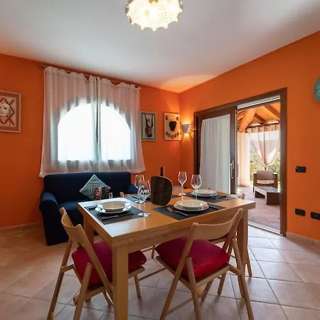 Villetta Spaziosa, Con Ampio Dehor E Giardino Tanaunella