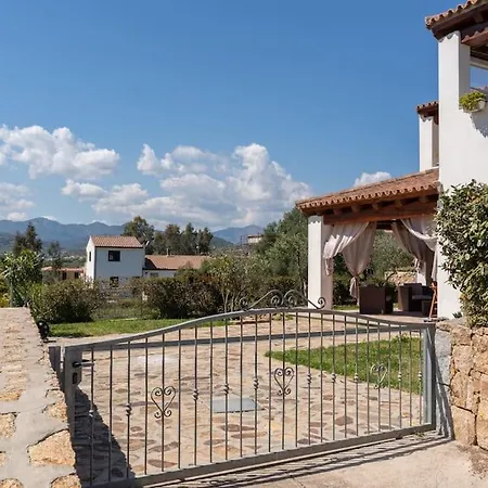 Villetta Spaziosa, Con Ampio Dehor E Giardino