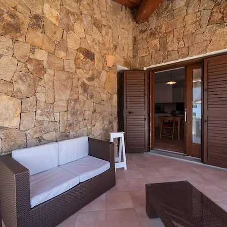 Villetta Spaziosa, Con Ampio Dehor E Giardino * Tanaunella